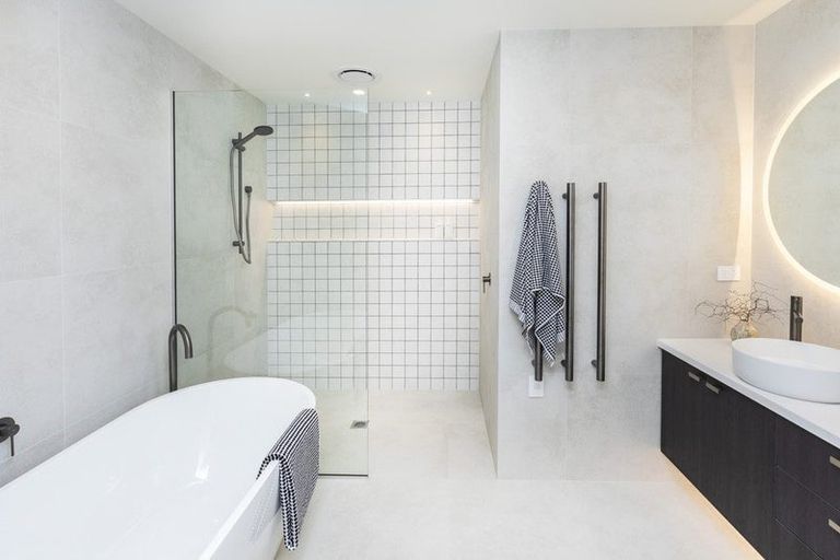 Photo of property in 8 Flowers Lane, Cracroft, Christchurch, 8022