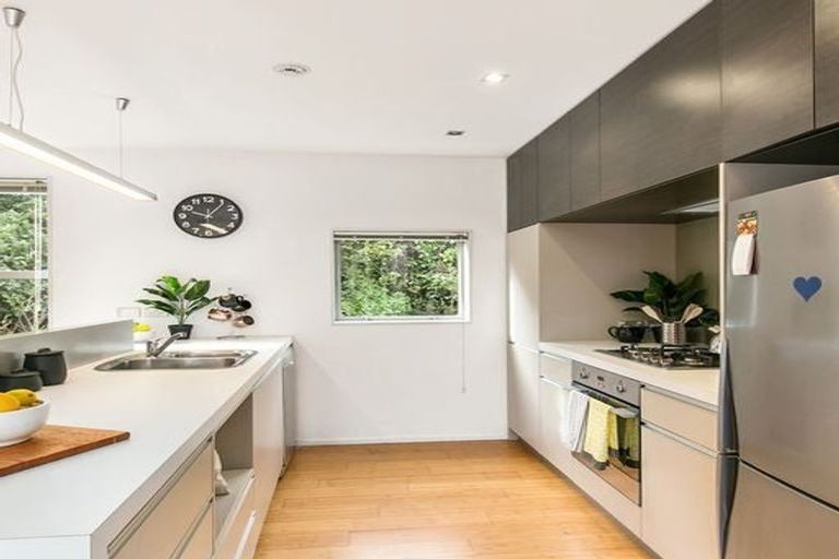 Photo of property in 56 Saddleback Grove, Karori, Wellington, 6012