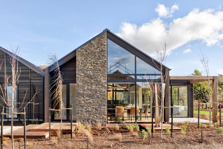 Photo of property in 16 Mccaw Mews, Wanaka, 9305