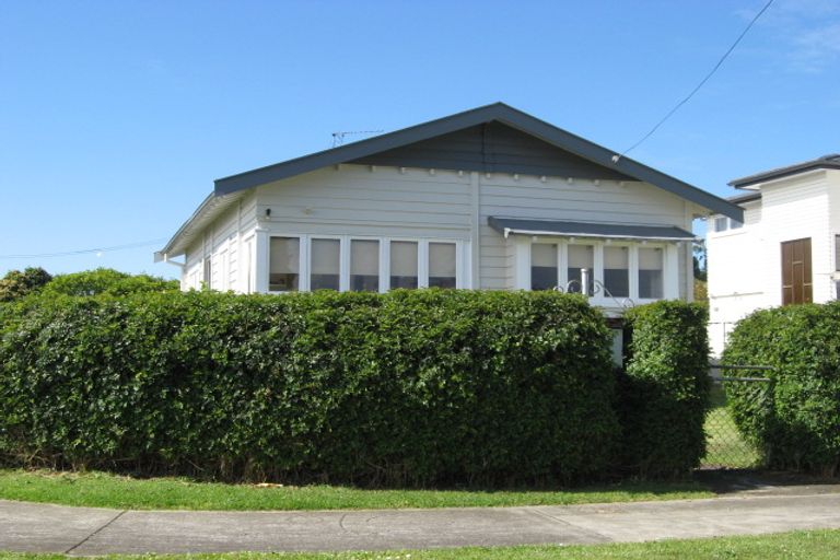 Photo of property in 16 Miro Road, Mangere Bridge, Auckland, 2022