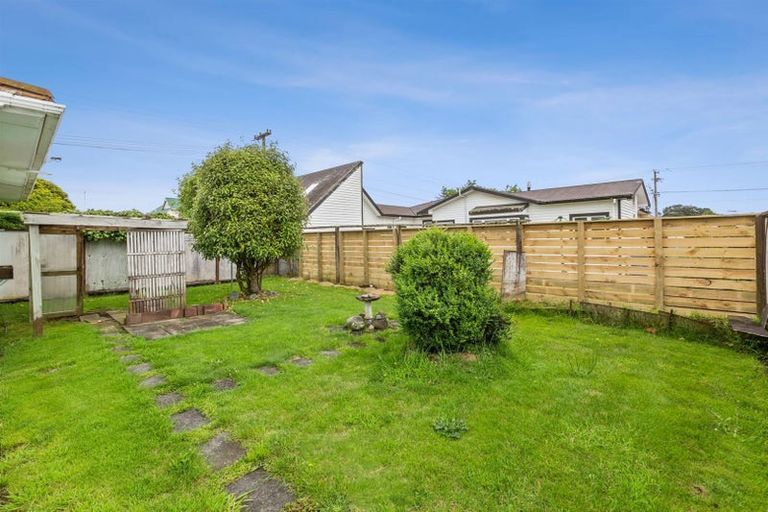 Photo of property in 10 Tukapa Street, Westown, New Plymouth, 4310
