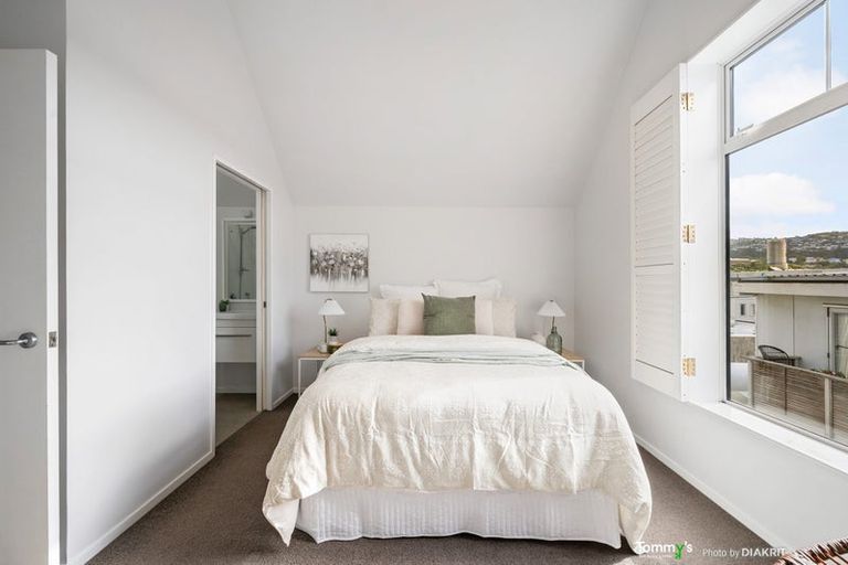 Photo of property in Victoria Villas, 43/35u Pirie Street, Mount Victoria, Wellington, 6011