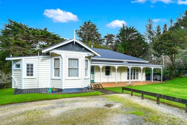 Photo of property in 17 Mudgeways Road, Massey, Auckland, 0614