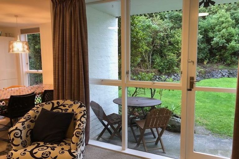 Photo of property in 141 Churton Drive, Churton Park, Wellington, 6037