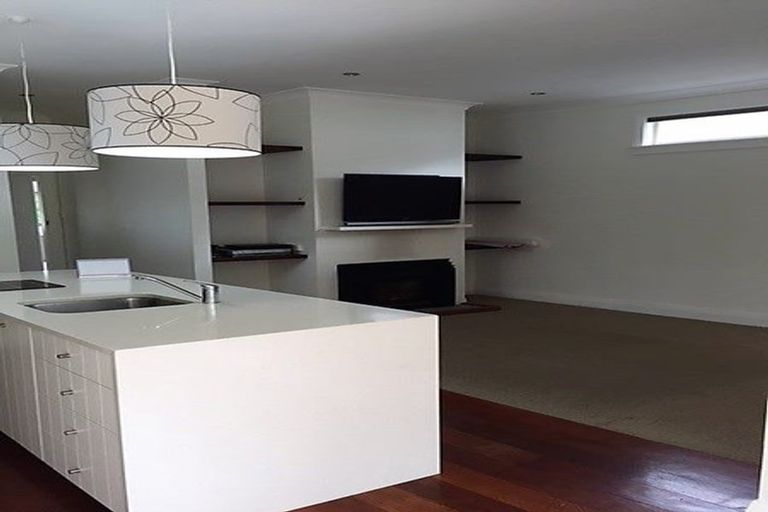 Photo of property in 127 Onepu Road, Lyall Bay, Wellington, 6022