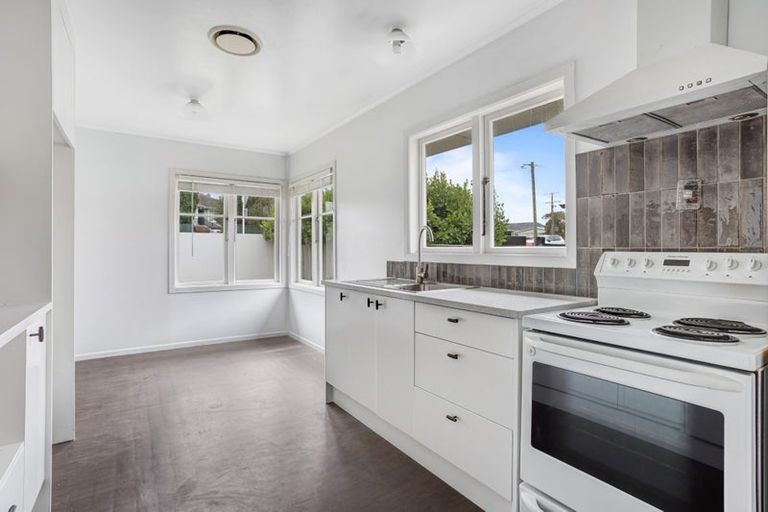 Photo of property in 73 Roberts Road, Te Atatu South, Auckland, 0610