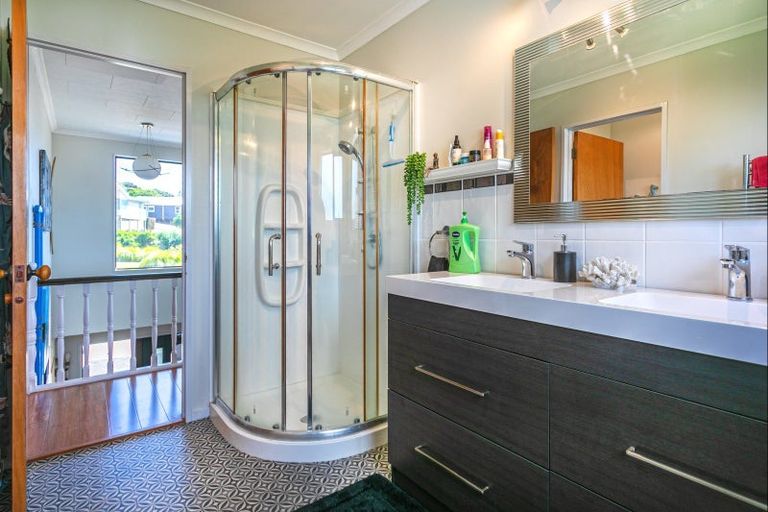 Photo of property in 65 Grange Road, Hahei, Whitianga, 3591