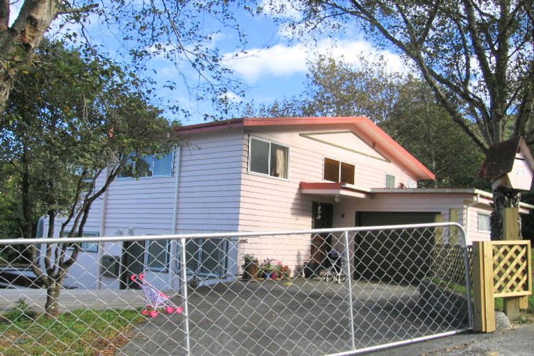 Photo of property in 21 Thurleigh Grove, Karori, Wellington, 6012