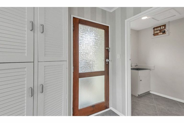 Photo of property in 66 Oakley Crescent, Hornby, Christchurch, 8042