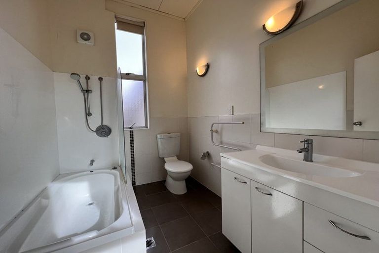 Photo of property in 5 Merlot Lane, Pukekohe, 2120