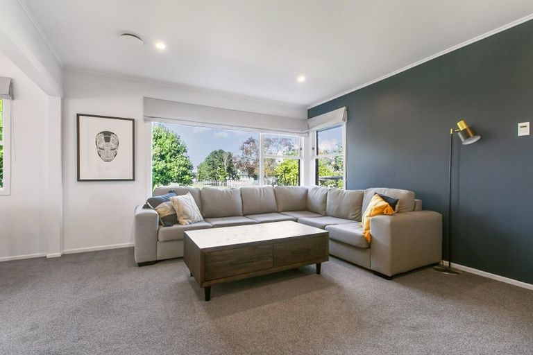 Photo of property in 11 Hereford Street, Te Atatu Peninsula, Auckland, 0610