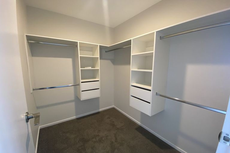 Photo of property in 32a Tupaki Place, Pakuranga Heights, Auckland, 2010