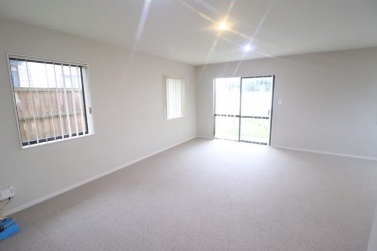 Photo of property in 12 Riverglade Parkway, Te Atatu South, Auckland, 0610