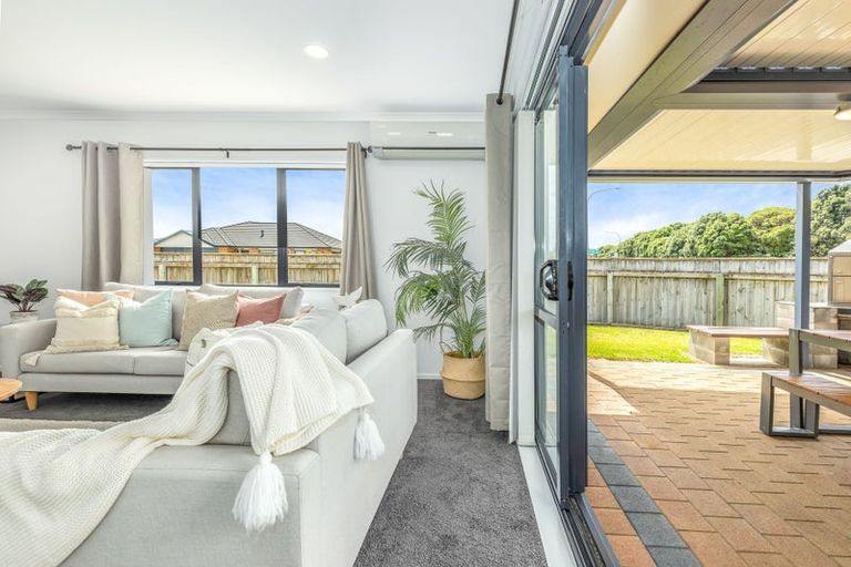 Photo of property in 18 Guildford Drive, Paraparaumu, 5032