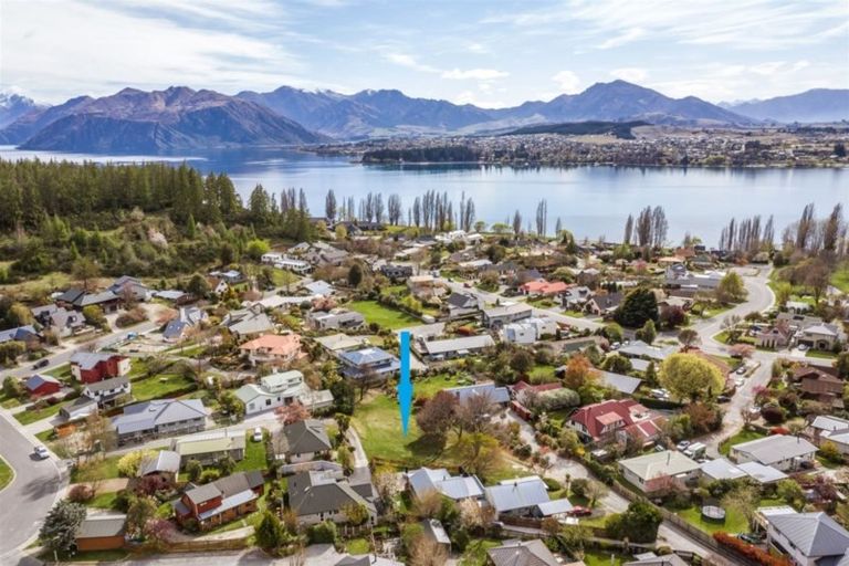 Photo of property in 18 Heuchan Lane, Wanaka, 9305
