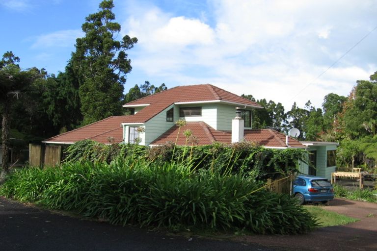 Photo of property in 2 Grovelands Way, Titirangi, Auckland, 0604
