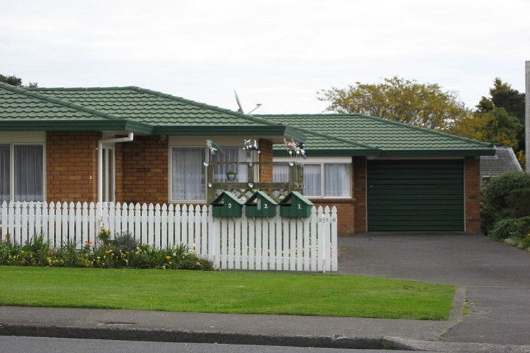 Photo of property in 3/210 Mangorei Road, Merrilands, New Plymouth, 4312