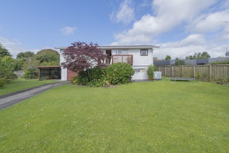 Photo of property in 13 Booker Place, Weymouth, Auckland, 2103