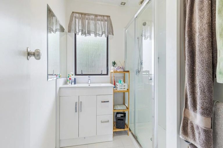 Photo of property in 25 Lilburn Crescent, Massey, Auckland, 0614