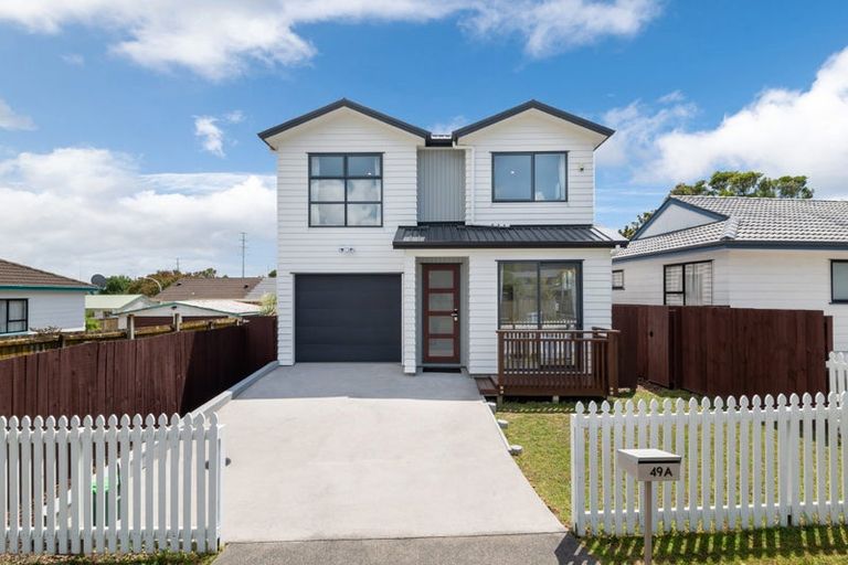 Photo of property in 49a Meadowood Drive, Unsworth Heights, Auckland, 0632