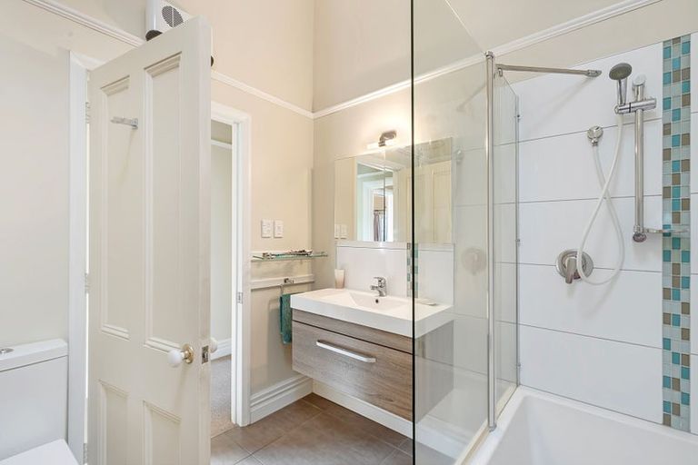 Photo of property in 19 Milton Terrace, Picton, 7220