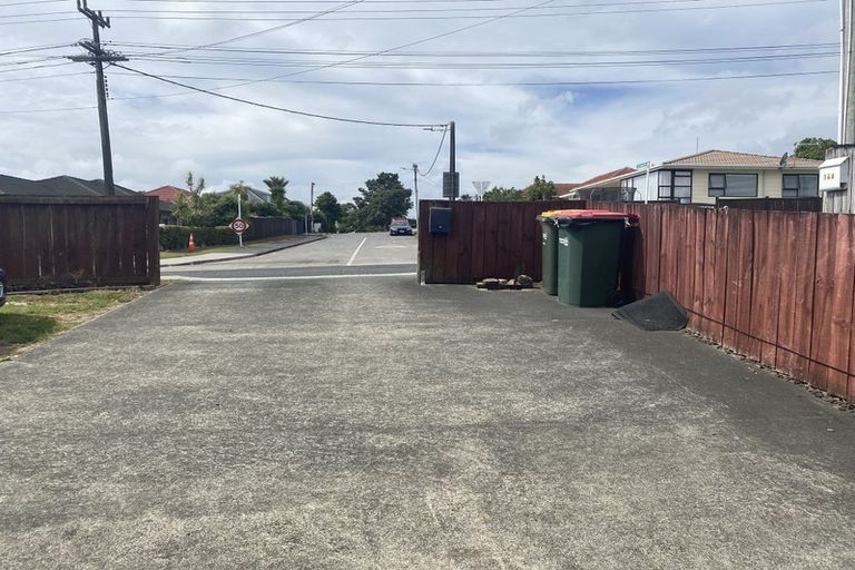 Photo of property in 14 Strid Road, Te Atatu South, Auckland, 0610