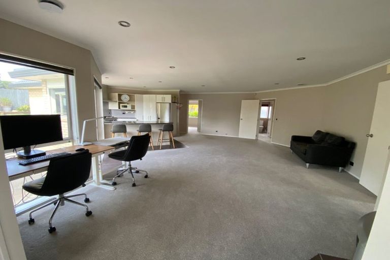 Photo of property in 8 Moycullien Lane, East Tamaki Heights, Auckland, 2016
