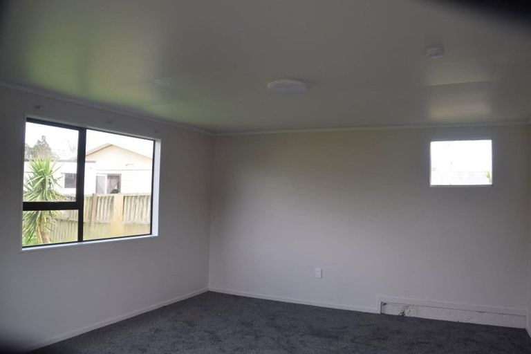 Photo of property in 1 Birchlea Rise, Goodwood Heights, Auckland, 2105