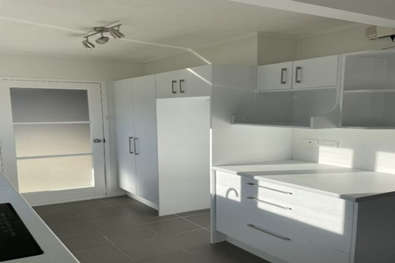 Photo of property in 1/8 Waikaremoana Place, Pakuranga Heights, Auckland, 2010