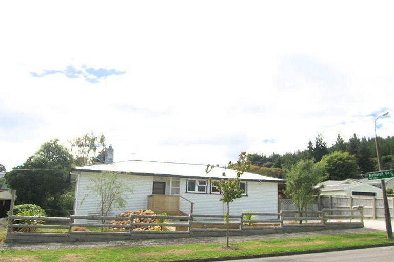 Photo of property in 63 Moeraki Road, Maoribank, Upper Hutt, 5018