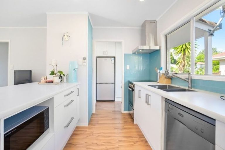 Photo of property in 106 Spinella Drive, Bayview, Auckland, 0629