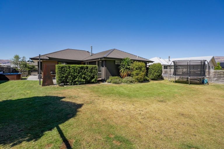Photo of property in 12 Warbler Lane, Albert Town, Wanaka, 9305