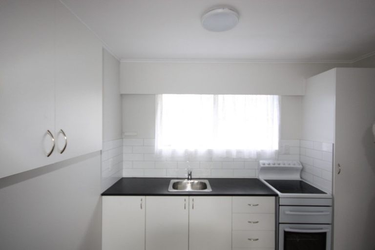 Photo of property in 64a Clayburn Road, Glen Eden, Auckland, 0602