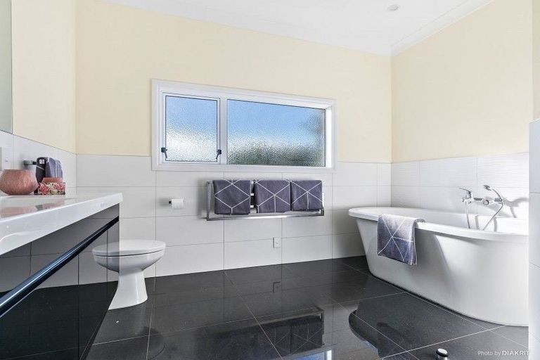Photo of property in 97 Karepa Street, Brooklyn, Wellington, 6021