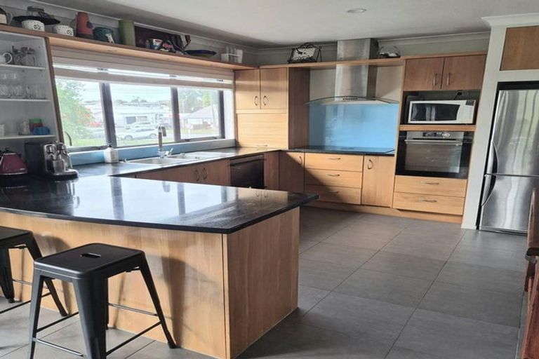 Photo of property in 17 Gorge Road, Maungaturoto, 0520