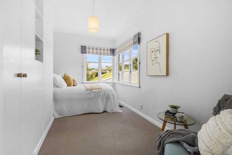 Photo of property in 18 Hampton Hill Road, Tawa, Wellington, 5028