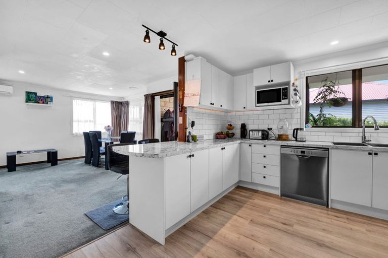 Photo of property in 180 Waihi Road, Hawera, 4610