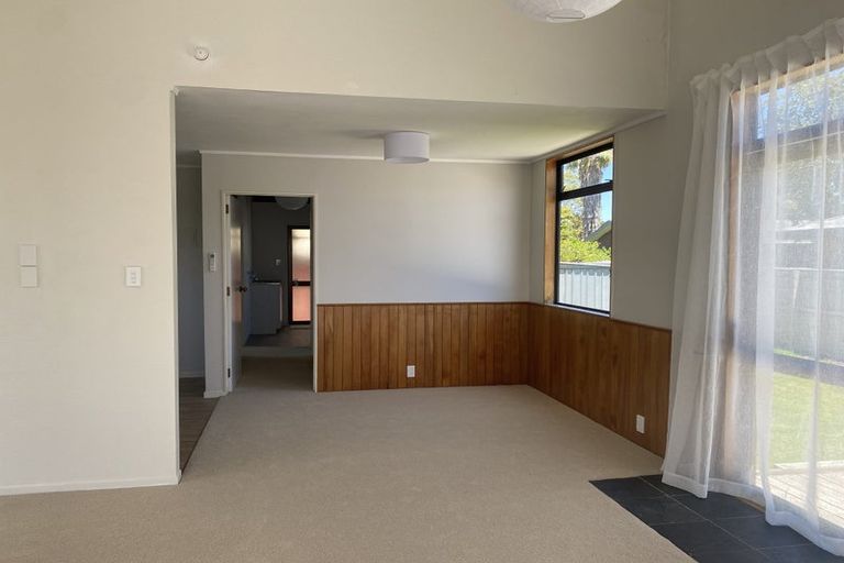 Photo of property in 25a/5 Beach Road, Te Atatu Peninsula, Auckland, 0610