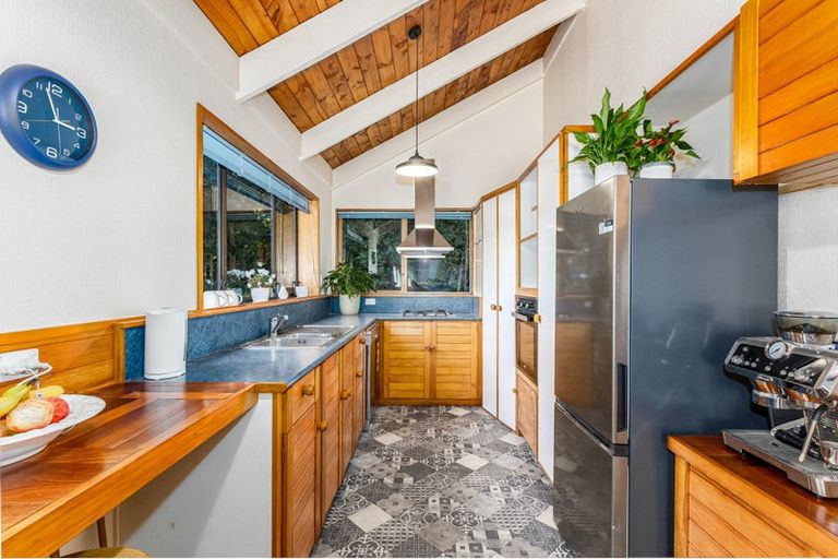 Photo of property in 49 Bayview Road, Paremata, Porirua, 5024