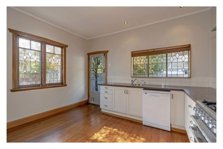 Photo of property in 19 Tahunanui Drive, Tahunanui, Nelson, 7011