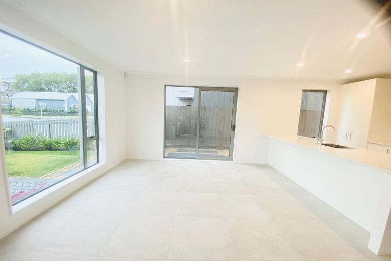 Photo of property in 41 Oyster Drive, Whenuapai, 0618