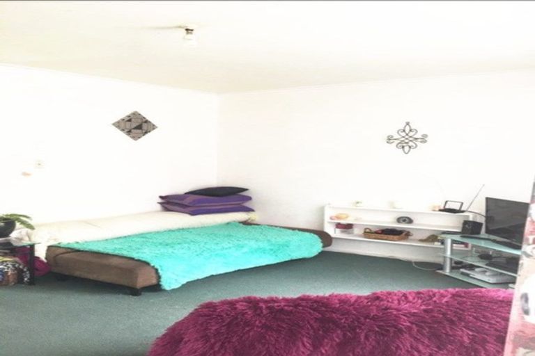 Photo of property in 31 Luckens Road, West Harbour, Auckland, 0618