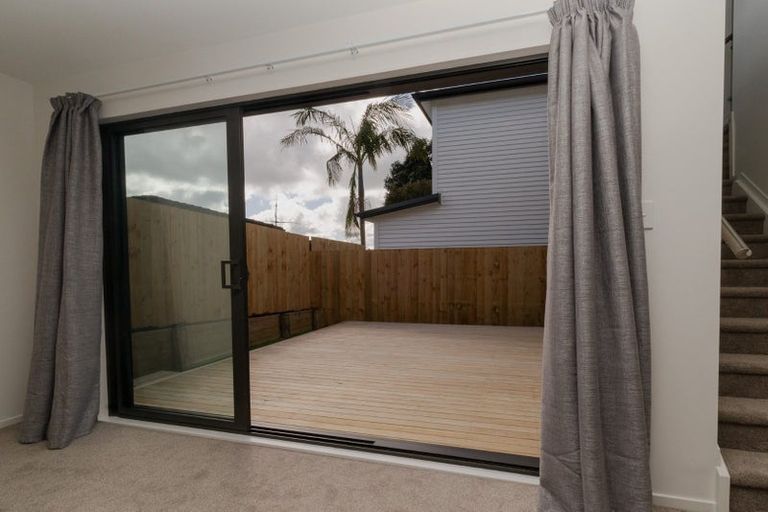 Photo of property in 9/116 Colwill Road, Massey, Auckland, 0614