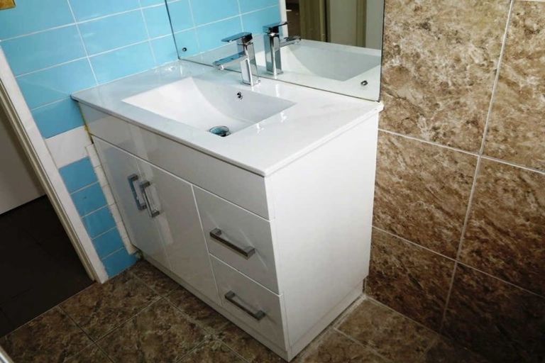 Photo of property in 90 Sunvue Road, Glen Eden, Auckland, 0602