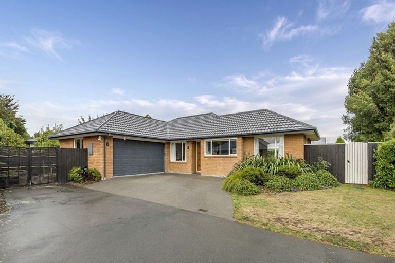 Photo of property in 2 Magnolia Lane, St Albans, Christchurch, 8052