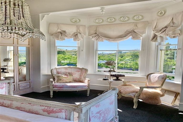 Photo of property in 22 Domain Road, Waipawa, 4210