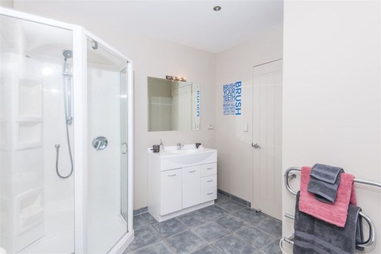 Photo of property in 71 Amesbury Drive, Churton Park, Wellington, 6037