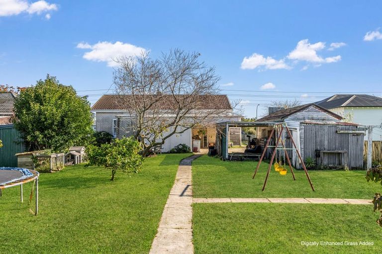 Photo of property in 35 De Lautour Road, Inner Kaiti, Gisborne, 4010