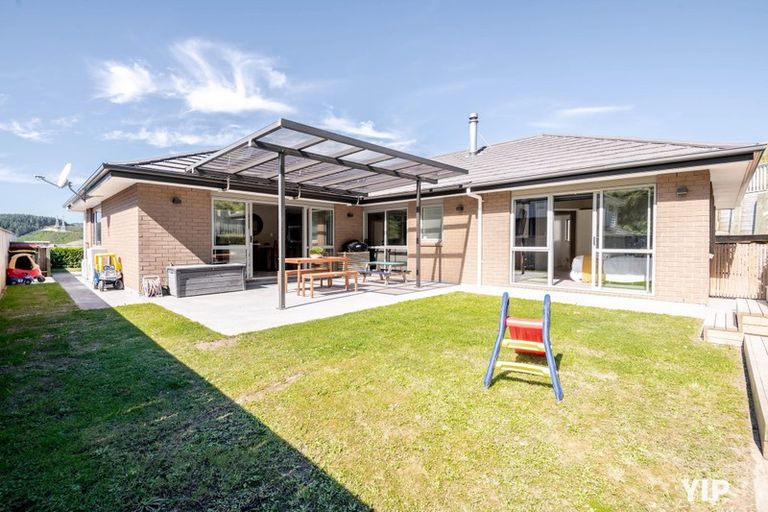 Photo of property in 21 Bickerton Rise, Churton Park, Wellington, 6037