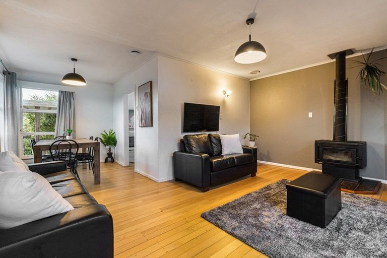 Photo of property in 11 Kashmir Road, Glen Eden, Auckland, 0602